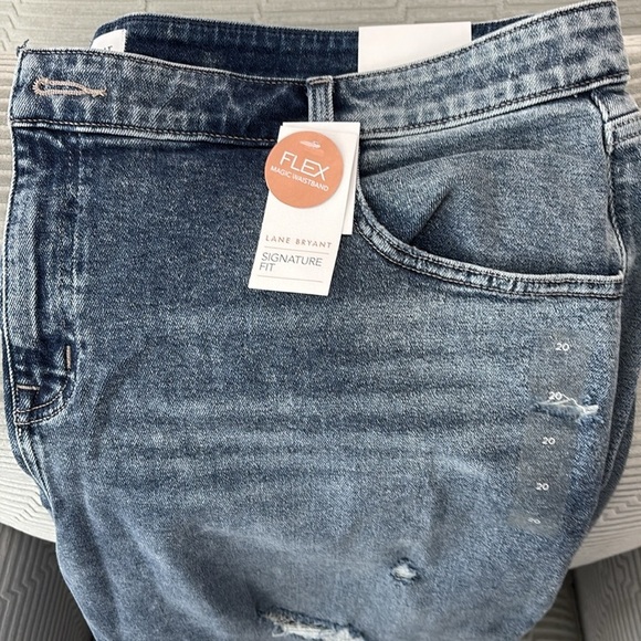 NWT Lane Bryant Distressed/Frayed Boyfriend Mid Rise Bermuda Shorts. Size 20 - Picture 2 of 15